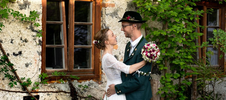 Frühlingstraum in Bergen: Eine unvergessliche Hochzeit