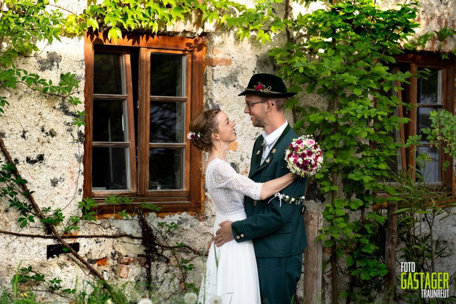 Frühlingstraum in Bergen: Eine unvergessliche Hochzeit