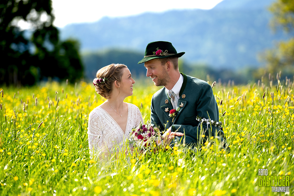 Hochzeitsfotografie Bergen: Romantisches Paar-Shooting im Frühling in Bergen